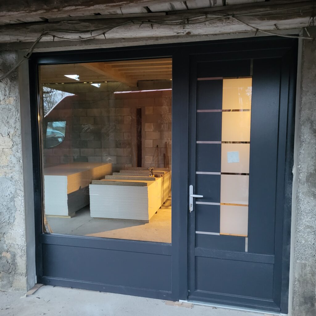 Porte d'entrée en PCV