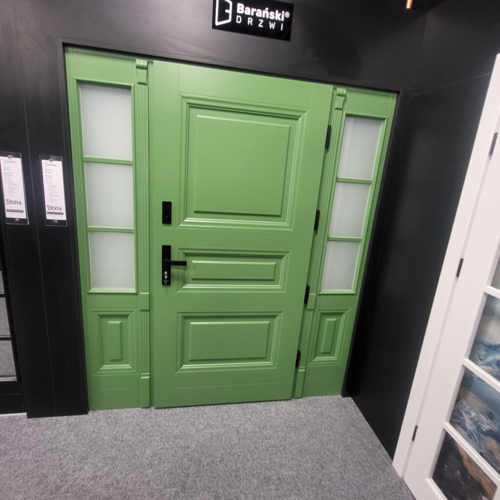 Nous avons le plaisir de vous présenter notre menuiserie en bois, réalisée strictement selon les directives du client, chaque détail est précisé et convenu avant le montage.